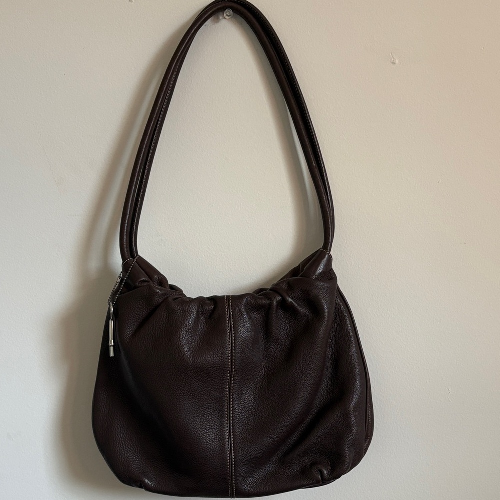 Vintage Fossil 75082 brown pebbled leather shoulder bag in like new condition.